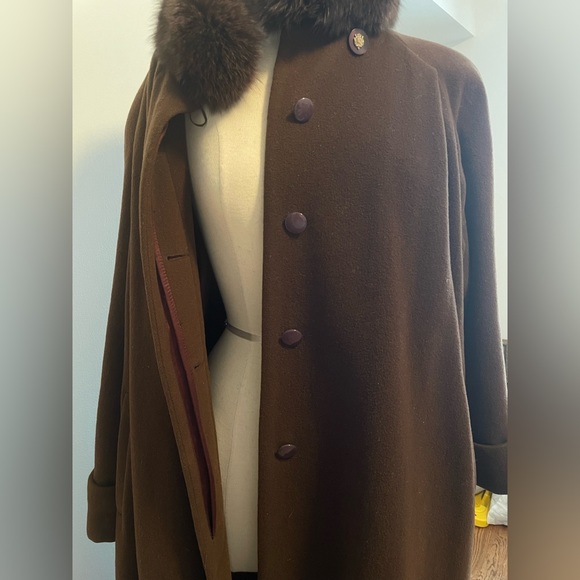 Vintage Wool Coat with Fur neck lining - Picture 5 of 12